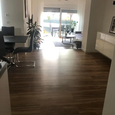 Einfamilienhaus Mit Garten *