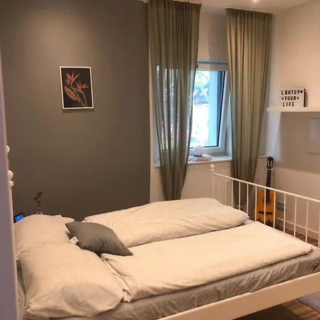 Einfamilienhaus Mit Garten *