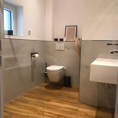 Einfamilienhaus Mit Garten *